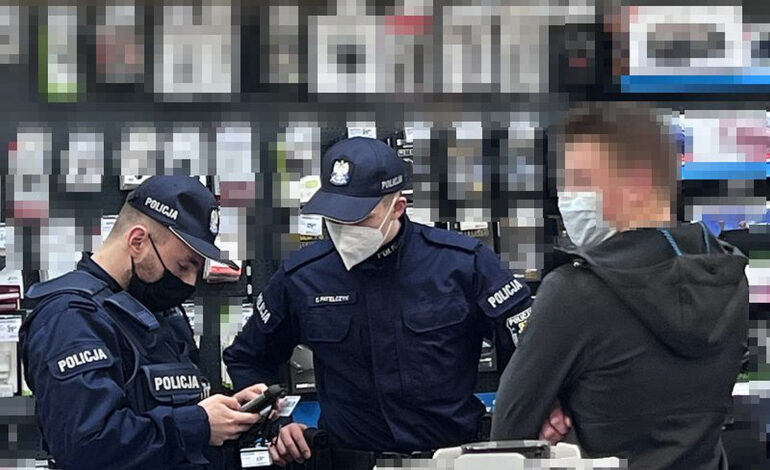 Wejherowscy policjanci prowadzą kontrole w sklepach wielkopowierzchniowych – nie zapominajmy o maseczkach
