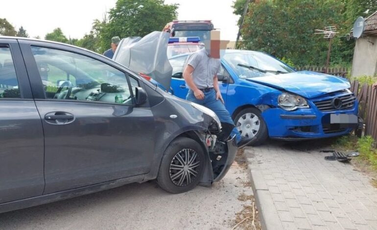 Zderzenie osobówek na skrzyżowaniu ulic Cystersów i Wejhera!