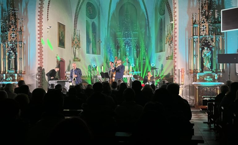  Zaduszkowy koncert w redzkiej parafii