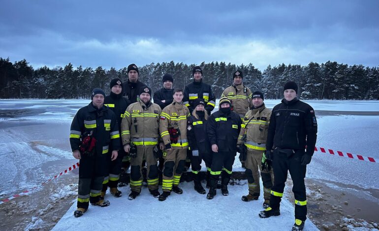  Strażacy doskonalili swoje umiejętności w pracy na lodzie