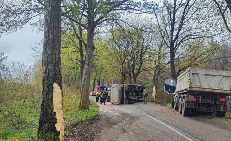  Wypadek koło Łętowa. Zderzyły się trzy ciężarówki