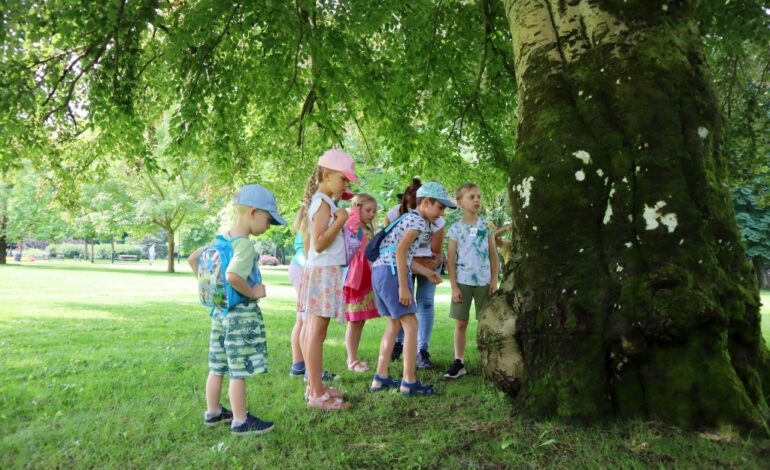  Dzieci poznawały przyrodę wejherowskiego parku [ZDJĘCIA]
