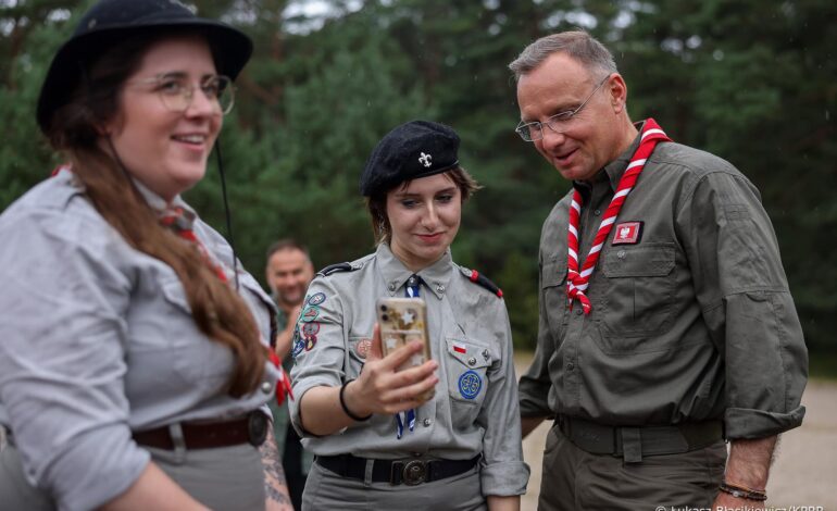  Prezydent Andrzej Duda spotkał się z harcerzami w gminie Choczewo [ZDJĘCIA]