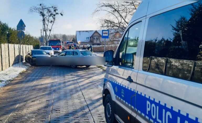 Wypadek w Zbychowie. Czołowe zderzenie dwóch aut na ul. Gniewowskiej